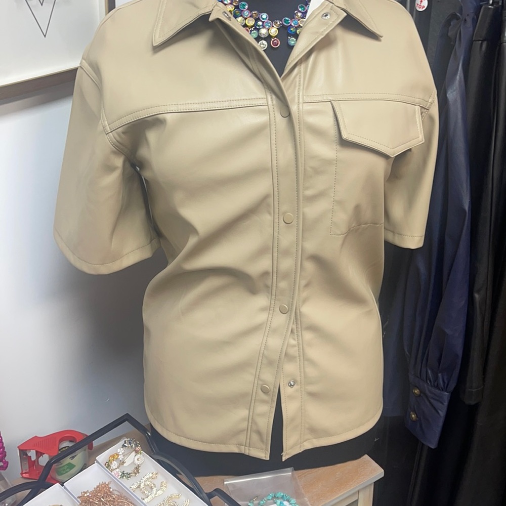 ๐บ๐บ๐บ TOPSHOP FAUX LEATHER TOP - Picture 4 of 6